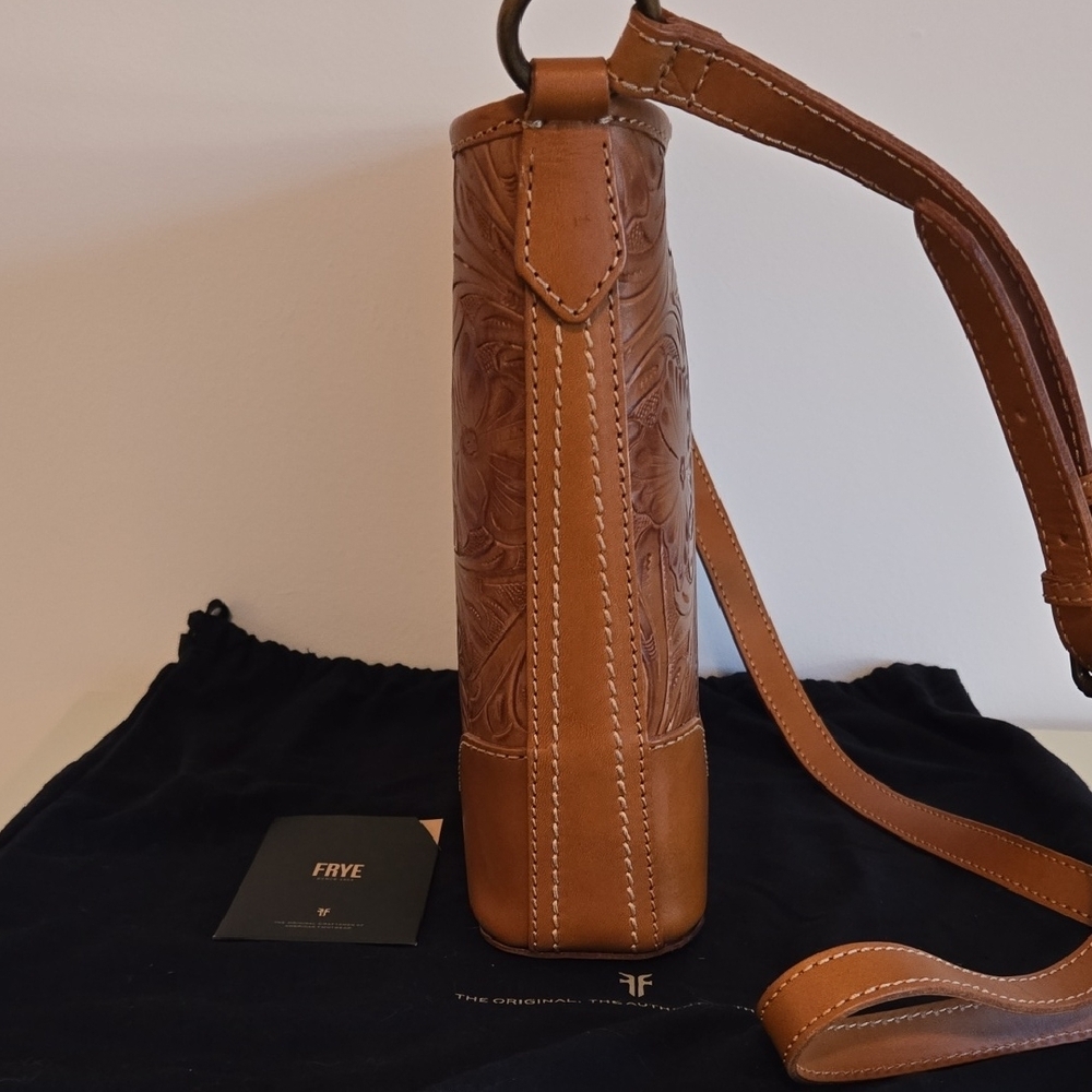 Frye MELISSA ARTISAN HOBO IN SUNFLOWER. NWT LIMITED EDITION - Picture 7 of 14